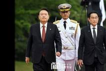 [NEWSinPhoto/시민언론 뉴스인포토/#한·일 정상회담 공동기자회견문] 양국 비우호 조치 화이트리스트 원상회복 절차 이행 확인!, 한미일 3국 간 안보협력!, 후쿠시마 오염수 한국 전문가들 현장 시찰단 파견 합의!, 두 정상 히로시마 한국인 원폭 희생자 위령비 함께 참배하기로!. 한·일 정상은 형식에 구애 받지 않고 긴밀히 소통하고 협력해 나갈 것!. 20230507. 대통령실.