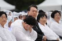 [NEWSinPhoto/시민언론 뉴스인포토닷컴/ 518 제43주년] 尹 대통령,.......518 오월 정신은 “자유와 민주주의를 위협하는 모든 세력과 도전에 당당히 맞서 싸워야 하고 그런 실천적 용기를 가져야”. 20230518. 국립5·18민주묘지. (NEWSinPhoto/시민언론 뉴스인포토닷컴/ 정리=시민운동가, 사진전문기자 주동식)