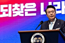 [NEWSinPhoto/시민언론/뉴스인포토닷컴/# 윤석열 대통령 #제79주년 광복절 경축사! #] 우리의 앞날을 가로막는 반자유 세력, 반통일 세력을 진실의 힘으로 무장하여 맞서 싸워야 합니다!,자유는 투쟁으로 얻어내는 것입니다!, 결코 저절로 얻어지는 것이 아닙니다!, 검은 선동 세력에 맞서 자유의 가치 체계를 지켜내려면, 한반도 전체에 국민이 주인인 자유 민주 통일 국가의 그날, 비로서 완전한 815 광복이 실현되는 것!. 자유가 박탈된, 빈곤과 기아로 고통받는 북녘 땅으로 우리가 누리는 자유가 확장되어야 합니다. 20240815. 윤석열 대통령 815 경축사. 대통령실.