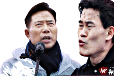 [NEWSinPhoto/시민독립언론 뉴스인포토닷컴/#세이브코리아 부산 집회 종합/ 포토뉴스/#세이프코리아 8일 동대구역 오후1시30분 집회] 전한길 강사, 문형배, 이미선, 정정미, 정계선 헌법재판관 향해 불의한 헌법재판관이라 지칭하며 “불의한 재판관들, 모두 자진 사퇴하라”, “우리법연구회는 독서나 연구모임이 아닌 극단적 좌편향된 국가관을 가진 단체”. 도산 안창호 “청년이 죽으면, 민족이 죽는다”, 우리 2030청년들 자랑스럽다. 대한민국은 여러분들 덕분에 다시 일어날 것”.