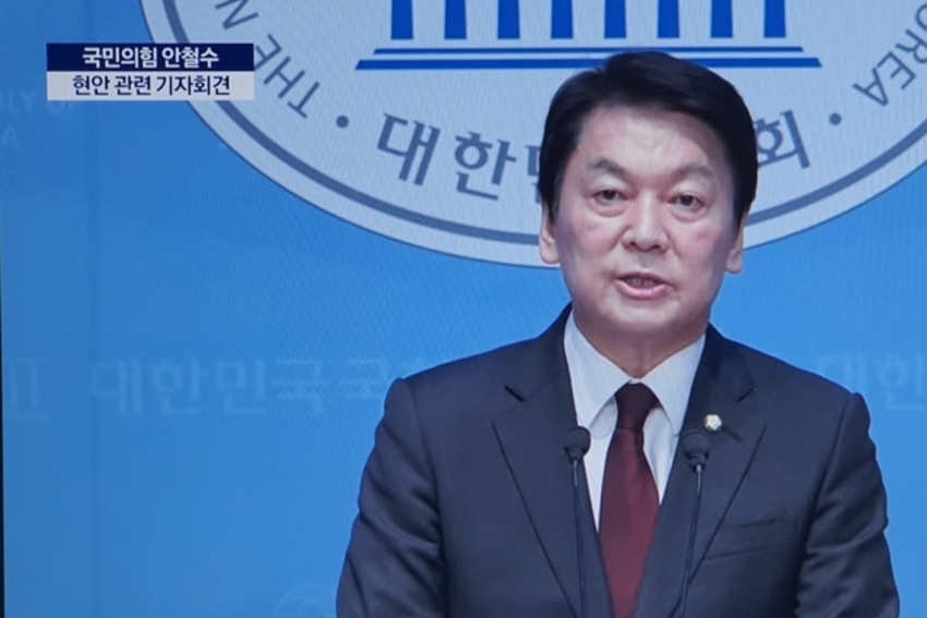 안철수 의원, 이재명 후보는 “대통령 이재명, 대법관 이재명, 국회의장 이재명”이라는 삼위일체 권력 구조를 만들려고 합니다.. ㅡㅡㅡㅡㅡ 한동훈 전 대표.·홍준표 시장님. ·한덕수 총리님 선거운동 동참을 촉구합니다. ㅡㅡㅡㅡㅡ 우리 아이들을 위해서라도 이재명 후보는 절대 선택되어서는 안됩니다.